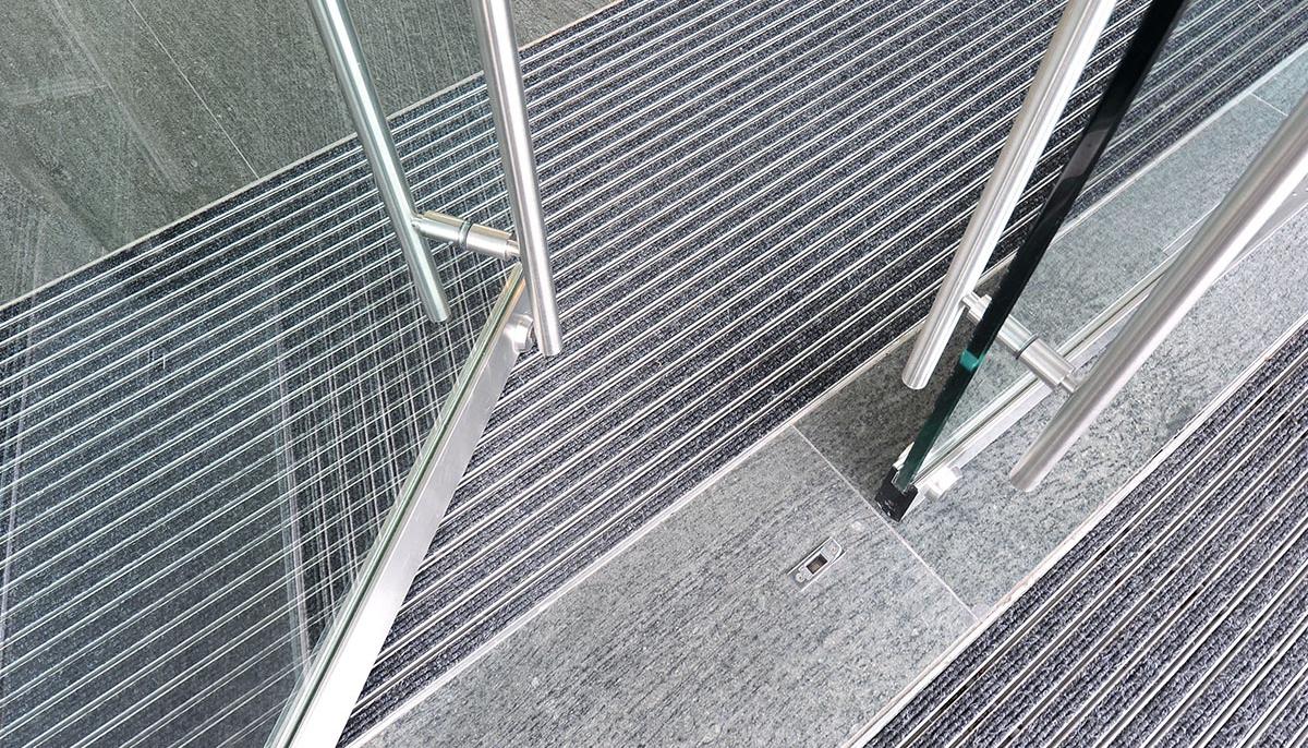 Geggus mat bij inloopdeur